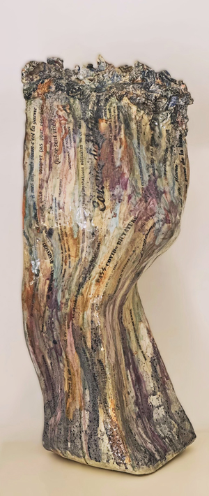 LE COVID, VAGUE VIRALE OU VAGUE DE HAINE. Céramiques. 2023